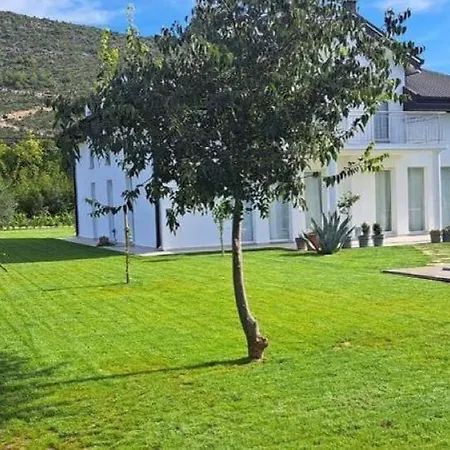 Renata Mit Aussen Pool Nyaraló Čapljina